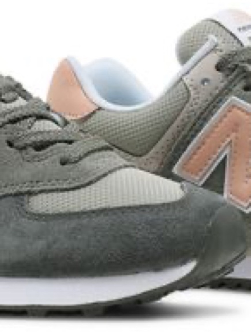 New Balance Women’s Gray & Peach Size 9.5 Sneakers